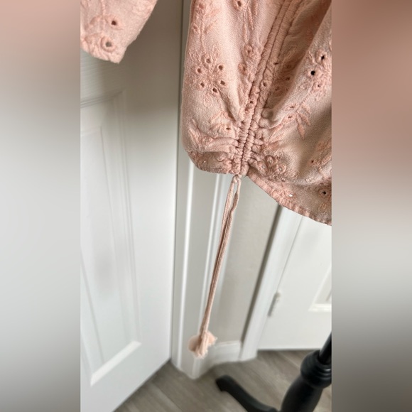 🍑 Peach Eyelet Stitched Cinched Blouse Size S/M - Picture 4 of 7